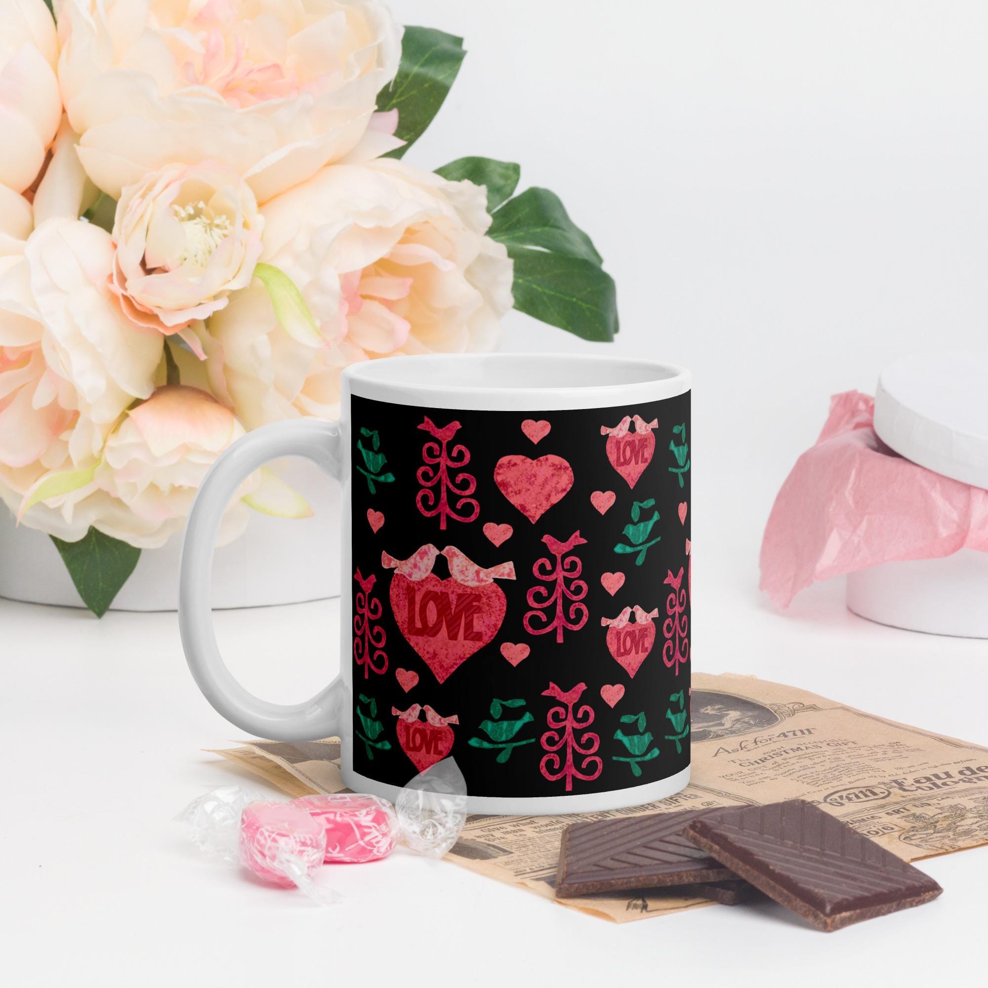 Pretty pinks and reds love, hearts and doves pattern White glossy mug